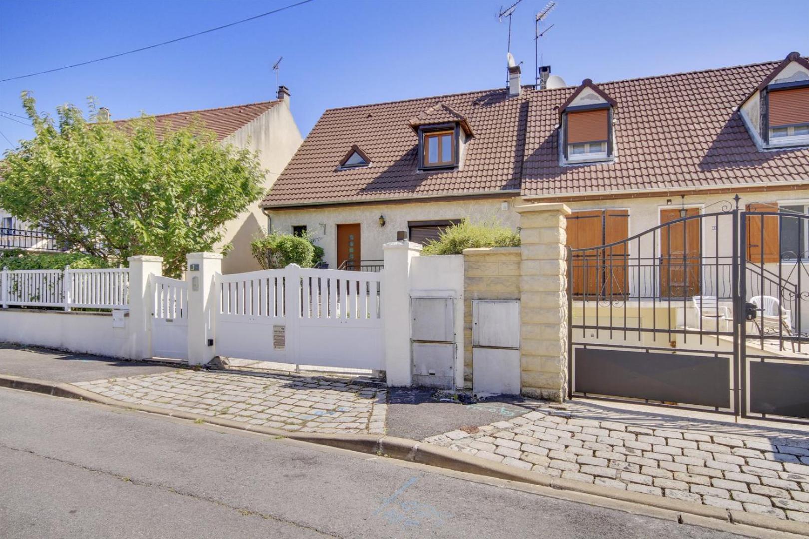 Authentique Demeure Familiale A Neuilly-Sur-Marne Hotel Bagian luar foto